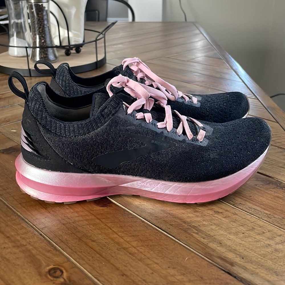 Brooks Levitate 2 LE women’s running shoes